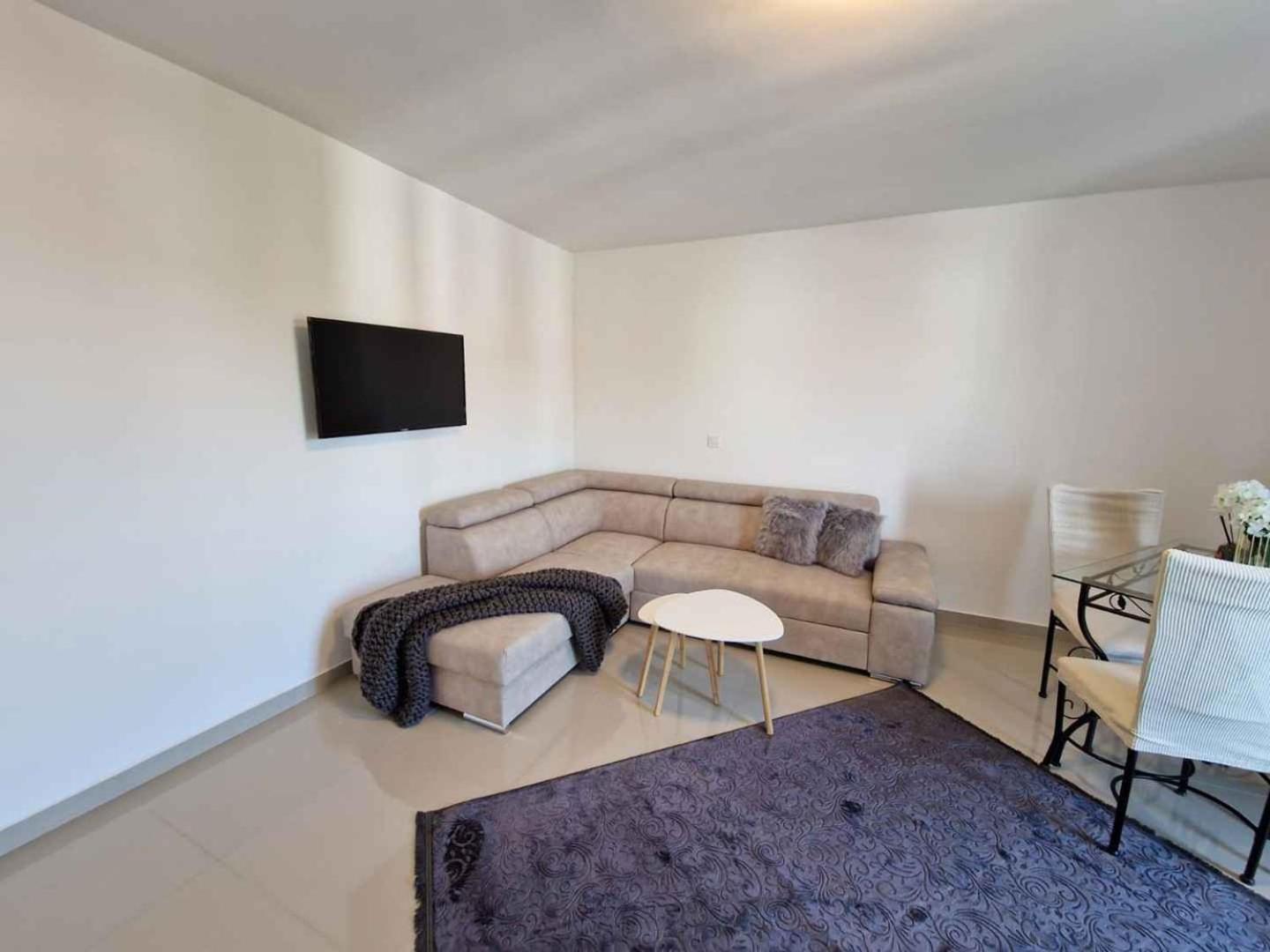 Apartment In 47128