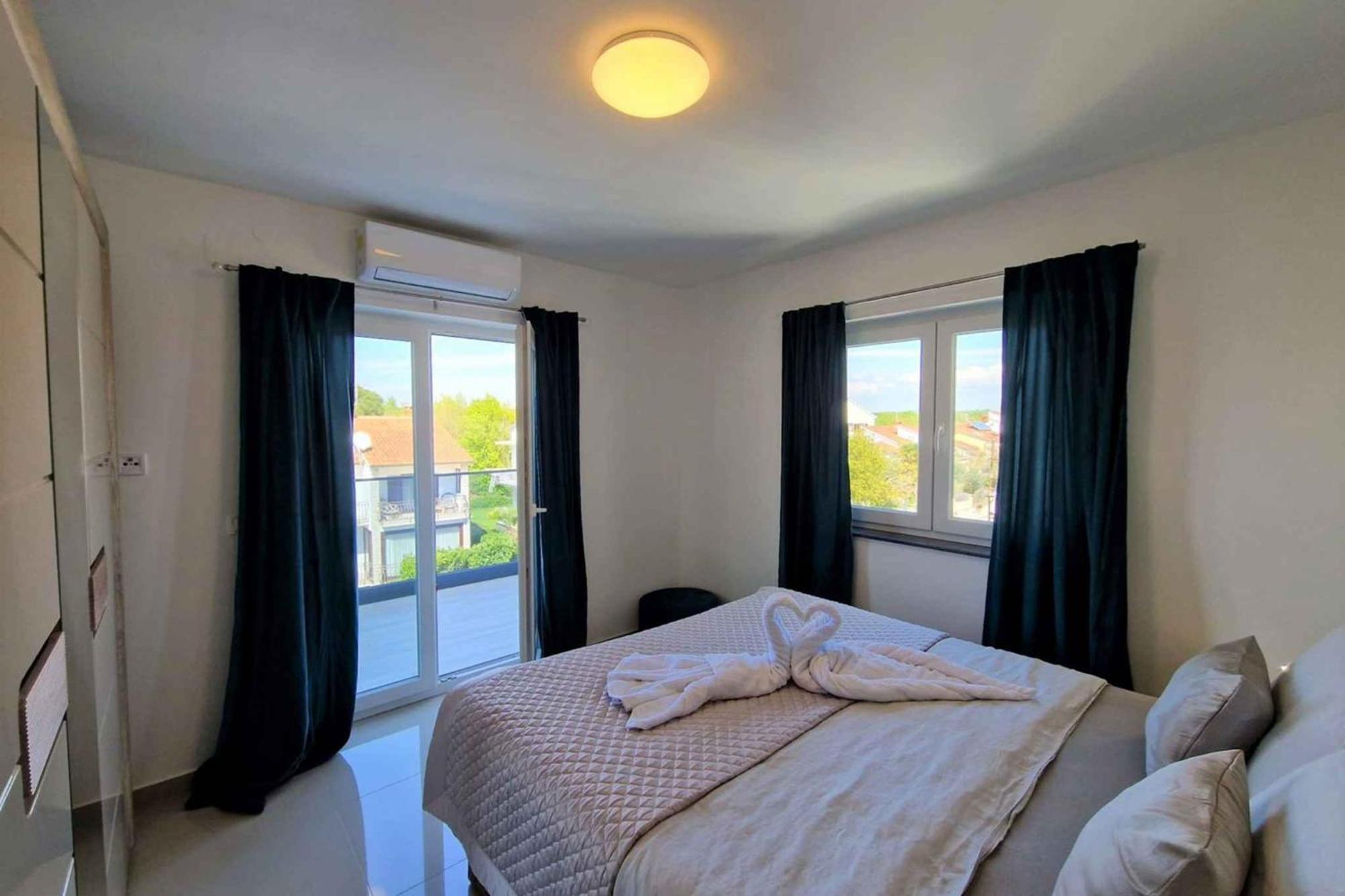 In 47128 Apartment