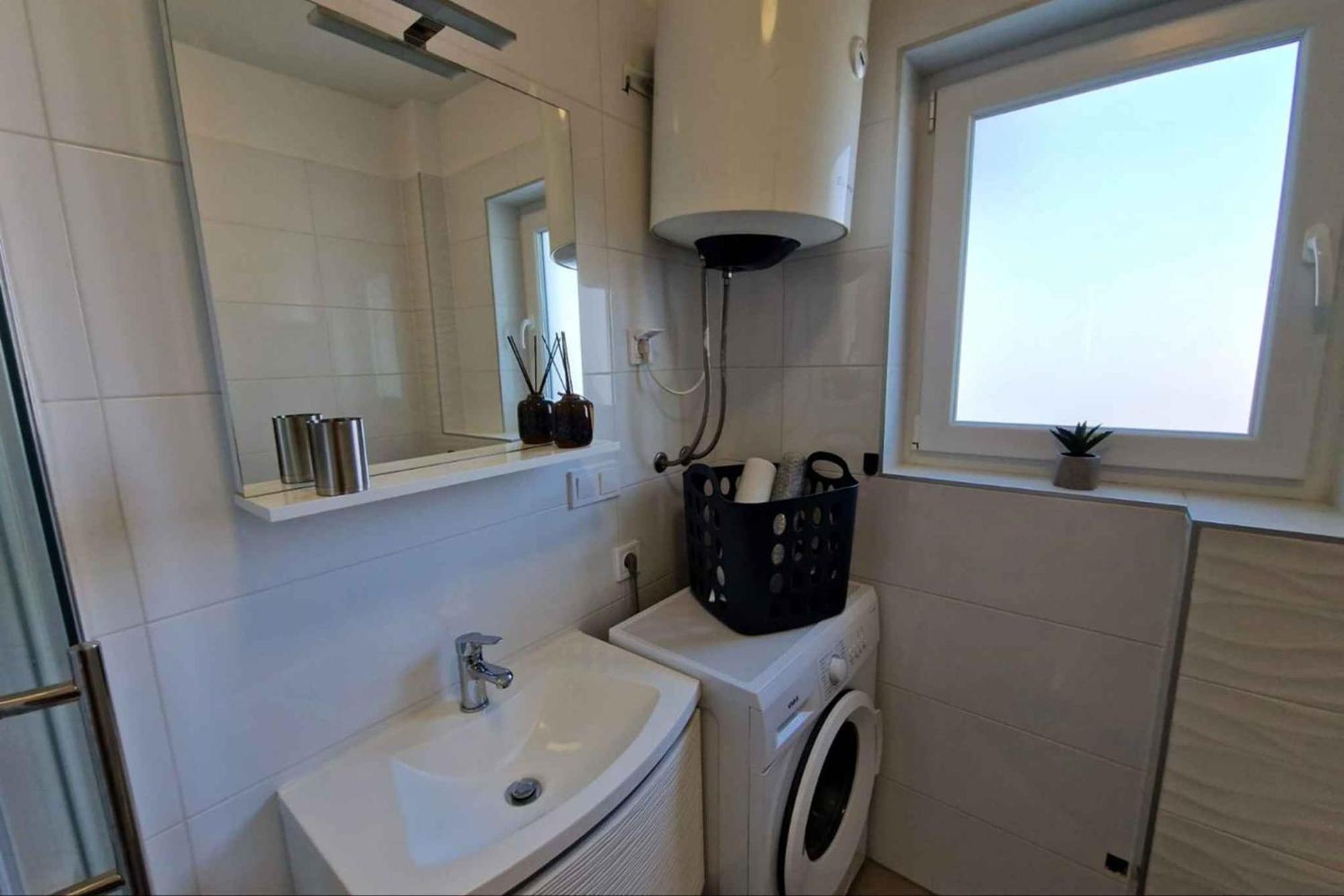 In 47128 Apartment *
