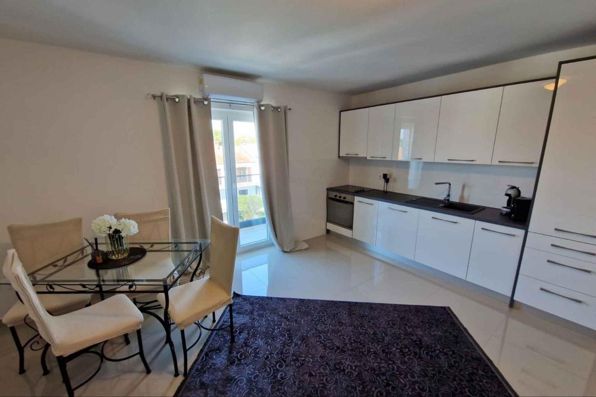 In 47128 Apartment